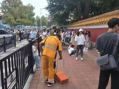 2.3万名环卫工作人员全员在岗！“双节”期间，青岛城市运行管理平稳有序