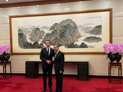 王毅会见美国加州州长