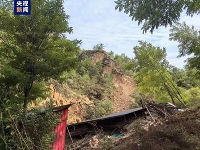 山西吕梁离石区发生山体滑坡，救援正在进行