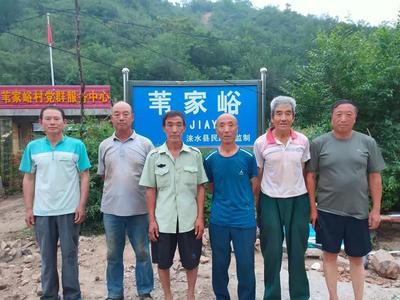 6个平均年龄64岁的老人，暴雨里救下一条命