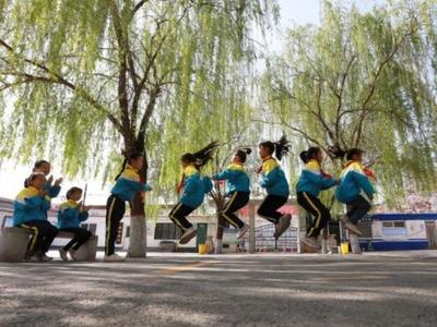 “7成学生课间不出教室”，谁偷走了他们的课间10分钟？
