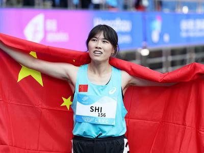 史逸婷打破田径女子200米T36级世界纪录夺冠