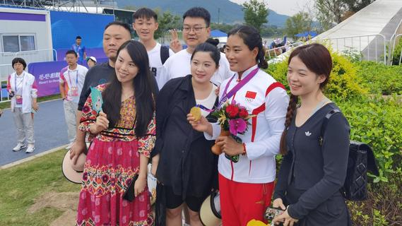 三名健儿总共收获6枚亚运金牌，青岛“水军”一战威名扬