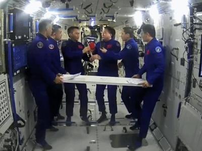中国航天员乘组完成在轨交接，“博士乘组”将于10月31日返回地球