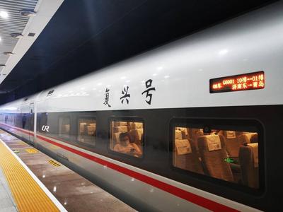 三季度全国铁路发送旅客11.5亿人次，创多项历史新高