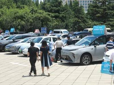 @爱车人士：9部门发文，涉及自驾游、修车、汽车赛事