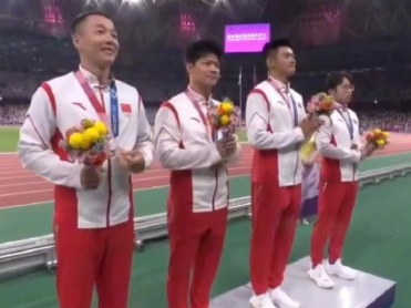 共同见证！中国男子4x100接力首枚奥运奖牌
