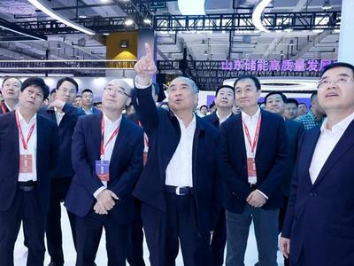 林武周乃翔参观2023中国（山东）储能高质量发展成果展