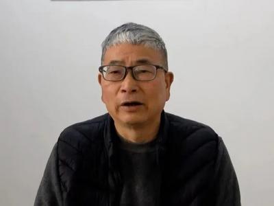 “贪污受贿那么多钱，买那么多瓶瓶罐罐干什么？”