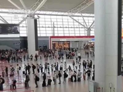 旅客值机40分钟后，黑车司机拿到其航班信息