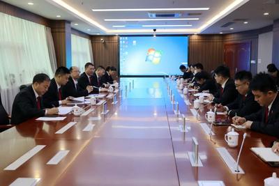 司法护航影视之都！黄岛法院开展“近身感受电影科技”主题调研活动