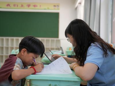 多地高校督促学生坐前排！“前排入座率”靠啥？