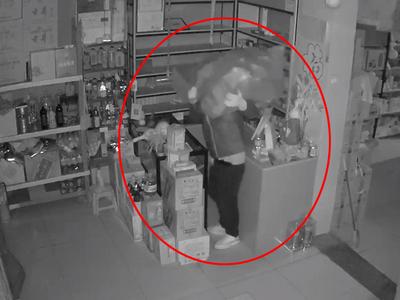 搬家？进货？一超市被偷100余条香烟，黄岛警方迅速破案擒贼