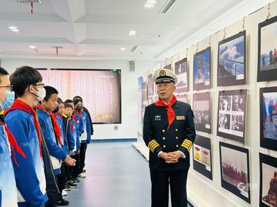 海军老兵讲述南极护航科考之旅！中国首次赴南极护航科考图片展暨全环境立德树人红色研学宣讲活动举行 