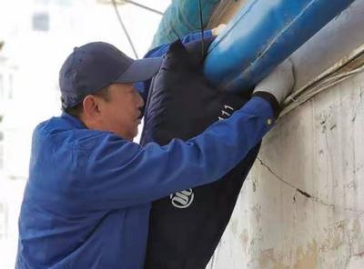 水管“穿棉衣”过冬！青岛全力做好供水设施防冻工作，保障冬季用水无忧