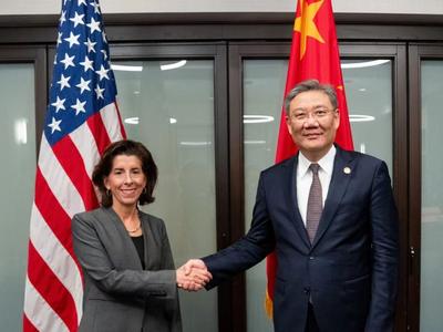商务部部长王文涛与美国商务部长雷蒙多举行会谈