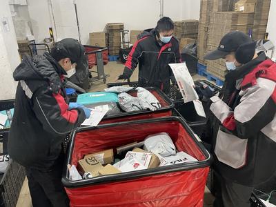 2023年我国快递业务量累计完成1320.7亿件
