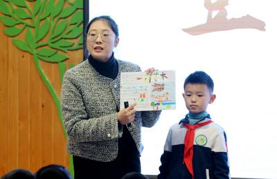 重庆路第二小学举行“传承国粹 浸润童心”中草药进校园活动