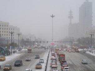 中东部地区将出现大风降温天气，东北地区等地有雨雪天气