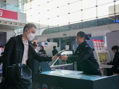 20000毫安的充电宝可以带上高铁吗？官方解答来了
