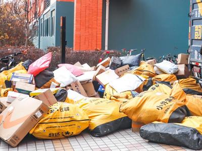 受“双12”与雨雪天气等因素叠加影响，部分地区快件运输投递压力增大