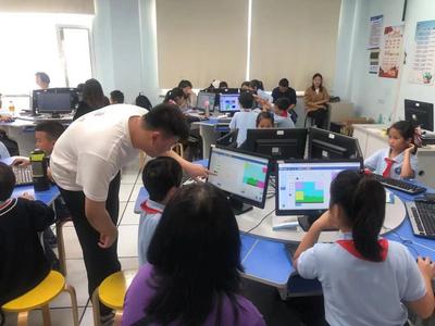 “组团”参加信息素养大赛，发力科技教育满载而归