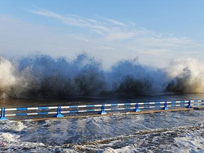 风暴潮蓝色+海浪黄色警报！这些沿海地区要注意→