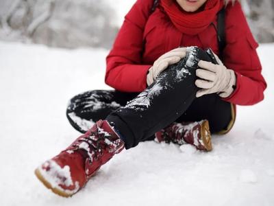 雪天摔倒，千万不要着急站起来！尤其老人