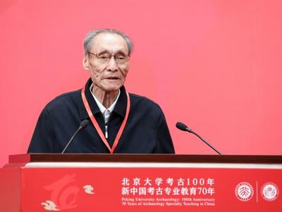 严文明教授获终身成就奖，这个奖首次颁给中国考古人
