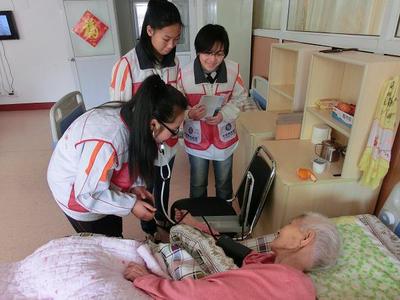 截至目前，青岛注册志愿者245万余人，志愿服务组织1.5万余支