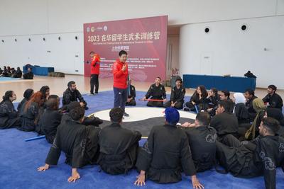 80名洋学生探秘中国功夫，2023在华留学生武术训练营（上合经贸学院站）开幕