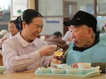 青岛出台实施意见，加快构建覆盖全体老年人的基本养老服务体系