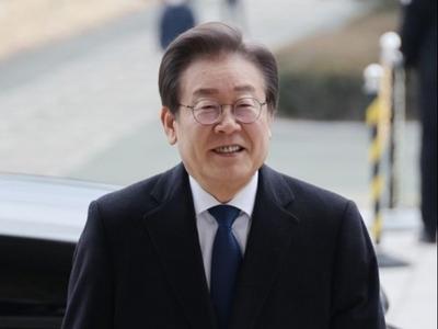 李在明遇袭15天后重返岗位：微笑露面，称意外微不足道