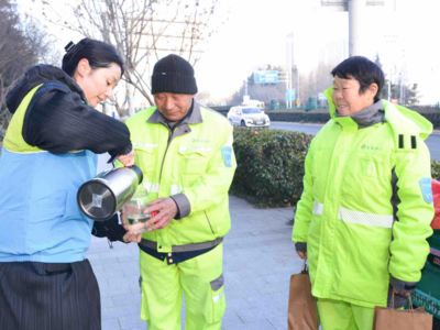 新年第一天，青岛青年志愿者以志愿服务致敬城市奉献者