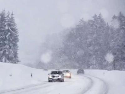雪天开车“打出溜”怎么办？请收好“防滑八条”→