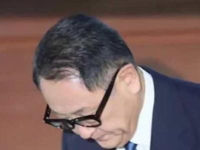 造假丑闻频出，丰田汽车会长鞠躬道歉