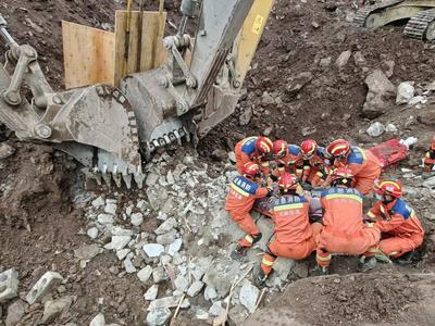 云南镇雄山体滑坡救援今日已搜寻到9名失联人员，均无生命体征