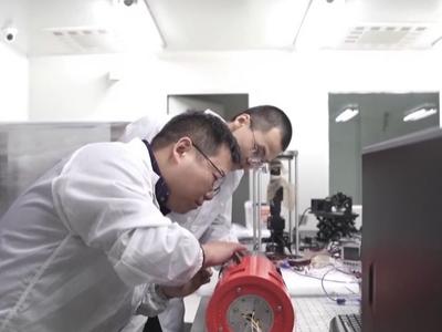 我国首套深海湿插拔连接器通过海试