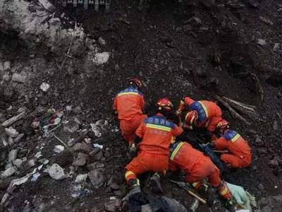 云南镇雄县再搜寻到5名失联人员