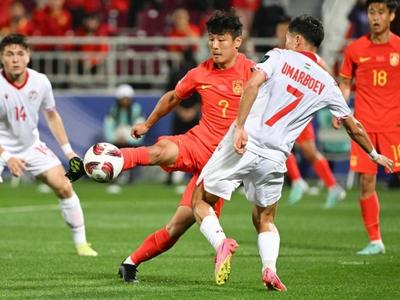 亚洲杯首战，国足0比0塔吉克斯坦队