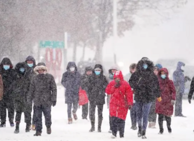 寒潮大举南下！我国中东部将迎剧烈降温，南方多地暴雪来袭