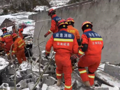 云南镇雄县凉水村“1.22”山体滑坡，18户47人失联，救援正在进行