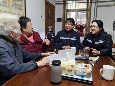 为老人“圆梦”、庆生，青岛有一群爱老助老的公交“儿女”