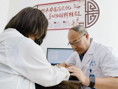 理疗、推拿、吃保健品……脆皮年轻人养生账单月超千元