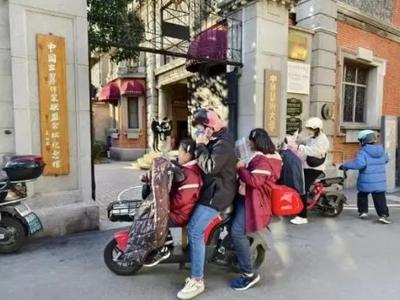 “寒假作业做完了吗”成灵魂拷问，没做完会怎样？