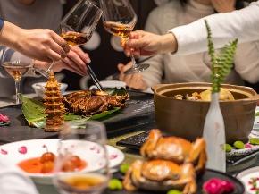 变相设最低消费，限时就餐催人走……按“套”卖的年夜饭让消费者叫苦不迭！