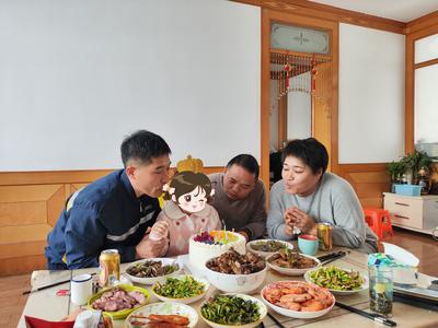 一场生日宴牵出一段故事！三年如一日，青岛这位“公交爸爸”陪她一路成长