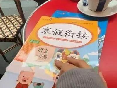 博主称已联系到“巴黎丢作业的秦朗”母亲，律师：若摆拍或面临治安处罚