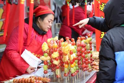 青岛萝卜·元宵·糖球会：“传统底色”的潮流表达