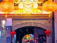 新春将至，青岛街头“龙”影随行氛围满满